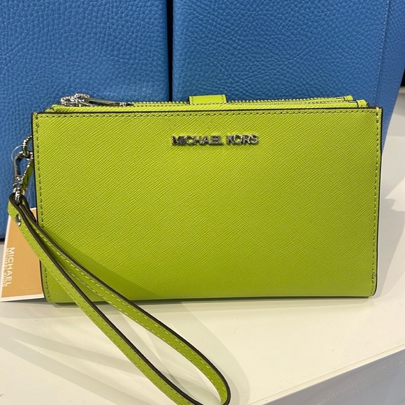 MICHAEL KORS LG DOUBLE ZIP WRISTLET Wallet Phone Case Holder
Lime
NWT - Picture 8 of 16